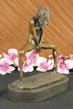 Photo: Sells Free-standing Bronze - WESTERN EXCELLENT BRONZE MARBLE  ART STATUE ORIGIN - Contemporary