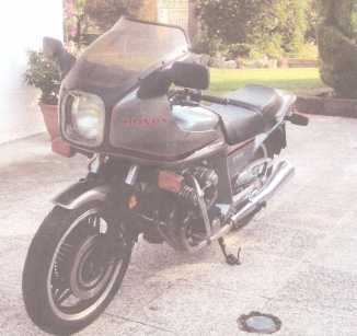 Photo: Sells Motorbike 1000 cc - HONDA - CB