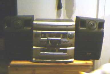Photo: Sells HIFI stereo / radio SHARP - 3 CD/RADIO/2 BOITES CASSETTES