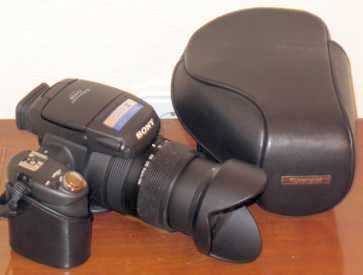 Photo: Sells Camera SONY - R1
