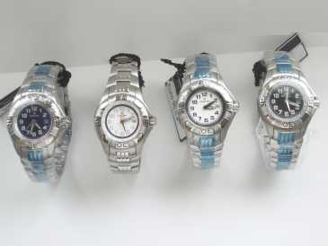 Photo: Sells 100 Bracelets watches - withs quartzs Women - SPAZIO24