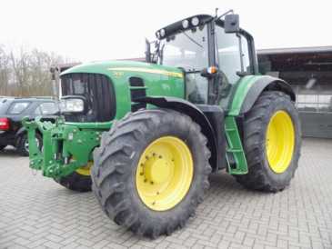 Photo: Sells Agricultural vehicle JOHN DEERE