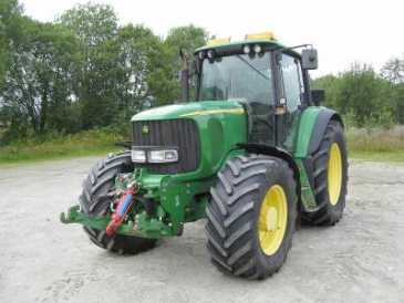 Photo: Sells Agricultural vehicle DAF - JOHN DEERE