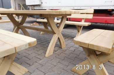 Photo: Sells Garden table