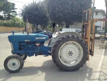Photo: Sells Agricultural vehicle FORD - 4000