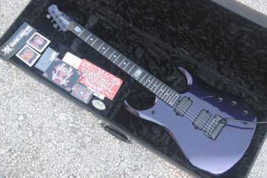 Photo: Gives for free Guitar IBANEZ