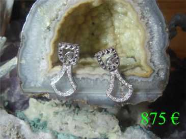 Photo: Sells Earrings With diamond - Women