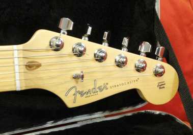 Photo: Sells Guitar FENDER - STRATOCASTER
