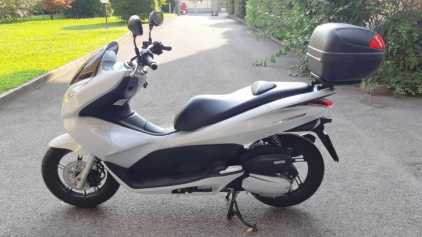 Photo: Sells Motorbike 150 cc - HONDA
