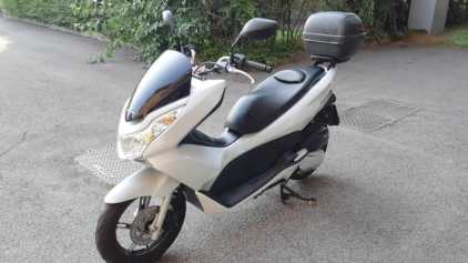 Photo: Sells Motorbike 150 cc - HONDA