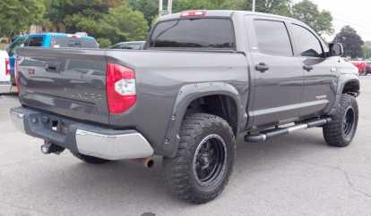 Photo: Sells Truck and utility TOYOTA - TUNDRA