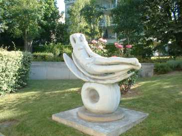 Photo: Sells Statue Marble - CRYSALIDE - Contemporary