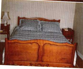 Photo: Sells 2 Beds withouts mattresss