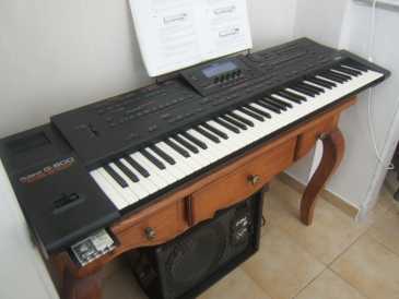 Photo: Sells Piano and synthetizer ROLAND - G.800 ROLAND