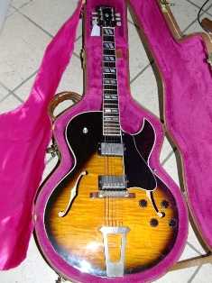 Photo: Sells Guitar GIBSON - ES 175 D