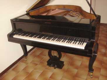 Photo: Sells Music instrument BLUTHNER - PIANOFORTE A MEZZA CODA
