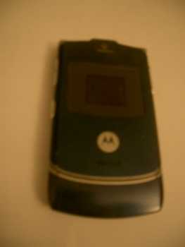 Photo: Sells Cell phone MOTOROLA - V3