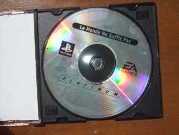 Photo: Sells Video game PLAYSTATION - 007 LE MONDE NE SUFFIT PAS