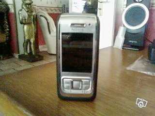 Photo: Sells Cell phone NOKIA - E65