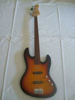 Photo: Sells Bass (bull) fiddle JIM REED - JIM REED JAZZ BASS FRETLESS