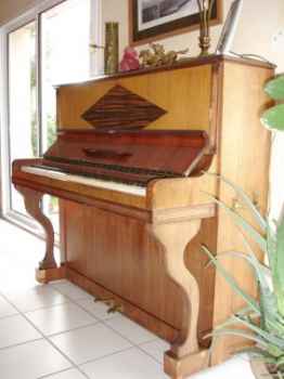 Photo: Sells Upright / vertical piano HANSEN - DROIT HANSEN