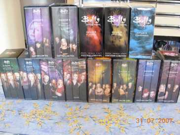 Photo: Sells 13 VHS TV - Science fiction - BUFFY CONTRE LES VAMPIRES - JOSS WHEDON