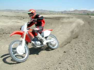 Photo: Sells Motorbike 250 cc - HONDA - CR R