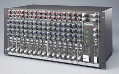 Photo: Sells Music instrument TABLE DE MIXAGE MACKIE - LM-3204