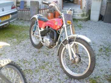 Photo: Sells Motorbike 250 cc - BULTACO - SHERPA 250CC