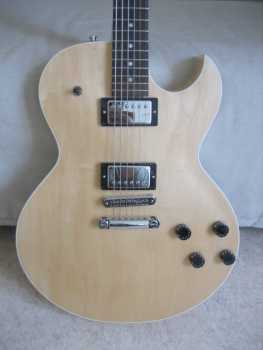 Photo: Sells Guitar GIBSON - ES 135