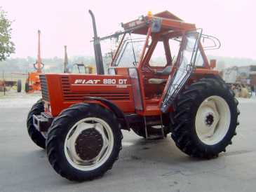 Photo: Sells Agricultural vehicle FIAT - 880 DT