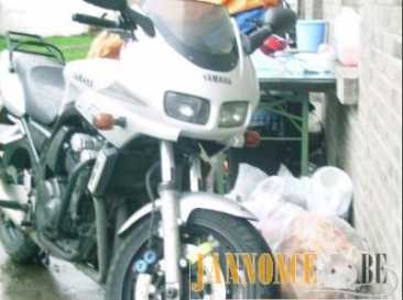 Photo: Sells Motorbike 600 cc - YAMAHA - FZS FAZER