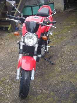 Photo: Sells Motorbike 650 cc - SUZUKI - SV