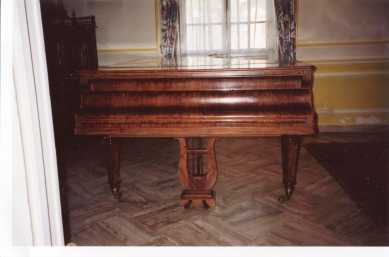 Photo: Sells Concert grand piano ERARD