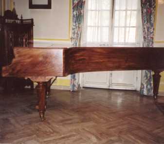 Photo: Sells Concert grand piano ERARD