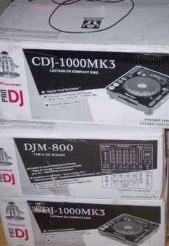 Photo: Sells Accessory and effect PIONEER - VENTE 2 CDJ-1000 MK3 CD PLAYERS & 1 DJM-800