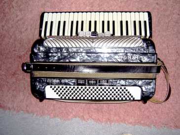Photo: Sells Music instrument AKORDEON HOHNER - VERDI III