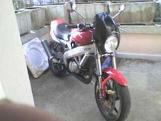 Photo: Sells Motorbike 125 cc - CAGIVA - PLANET