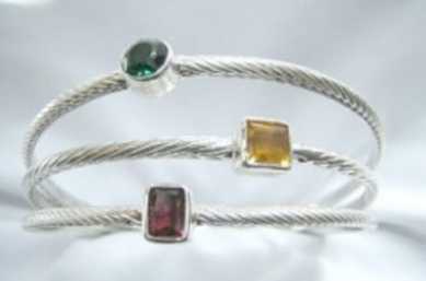 Photo: Sells Precious jewel Creation - Women - WWW.RIVIALLDI.ORG - EXCLUSIVOS