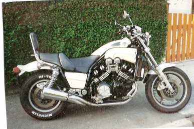 Photo: Sells Motorbike 1200 cc - YAMAHA - V MAX