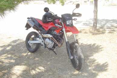 Photo: Sells Motorbike 650 cc - HONDA - KMX 650