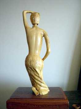 Photo: Sells Statue Wood - BAILARINA - Contemporary