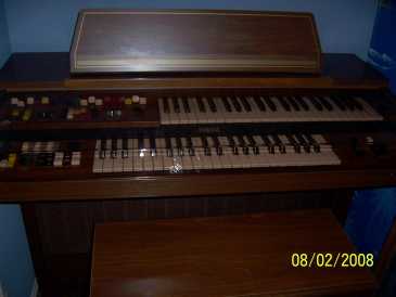 Photo: Sells Piano and synthetizer IBANEZ - ?