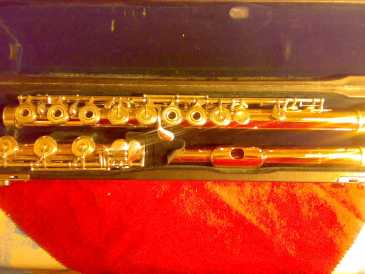 Photo: Sells Flute PEARL FLUTE MAESTA GOLD WITH LAFIN HEADJOINT 18K