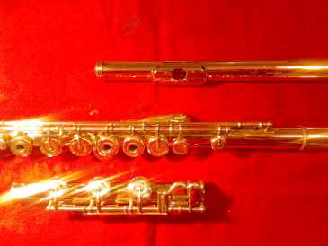 Photo: Sells Flute PEARL FLUTE MAESTA GOLD WITH LAFIN HEADJOINT 18K
