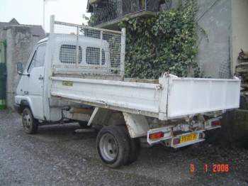 Photo: Sells Truck and utility RENAULT - B 80