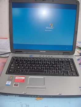 Photo: Sells Laptop computer TOSHIBA