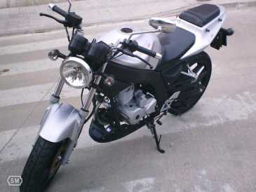 Photo: Sells Motorbike 125 cc - DAELIM - ROADWIN