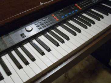Photo: Sells Piano and synthetizer