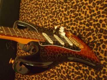 Photo: Sells Guitar FENDER - FENDER STRATOCASTER SRV 2004